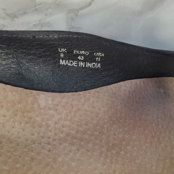 Shoe - Picture 4 of 4